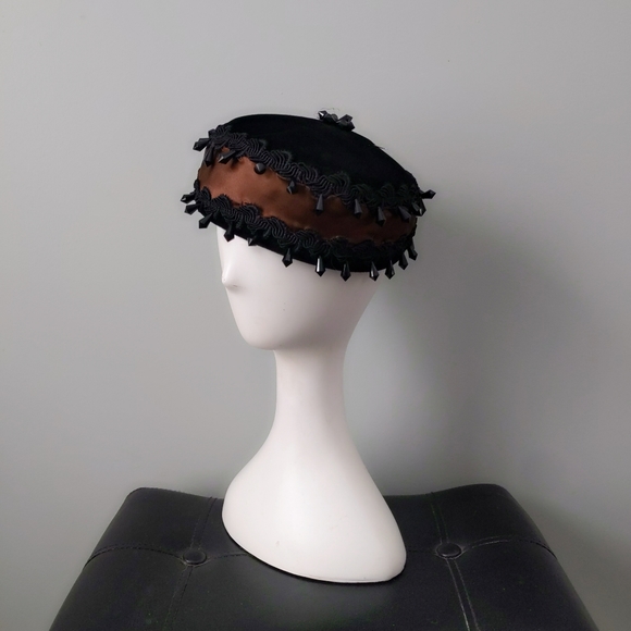 Vintage Cotillion France Cooper Satin Black Velvet Beaded Art Deco Pillbox Hat - Picture 4 of 7